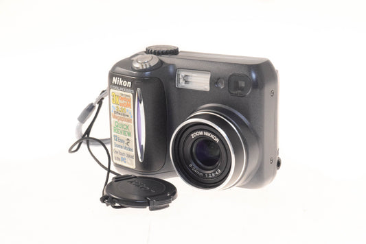 Nikon Coolpix 885 - Camera