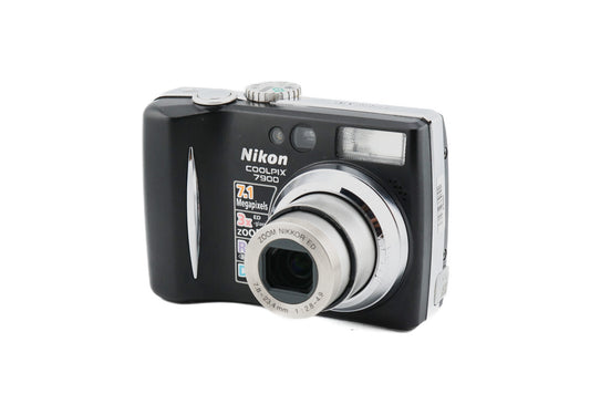 Nikon CoolPix 7900 - Camera