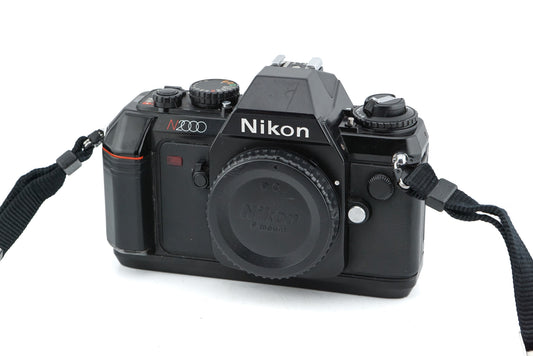 Nikon N2000 - Camera