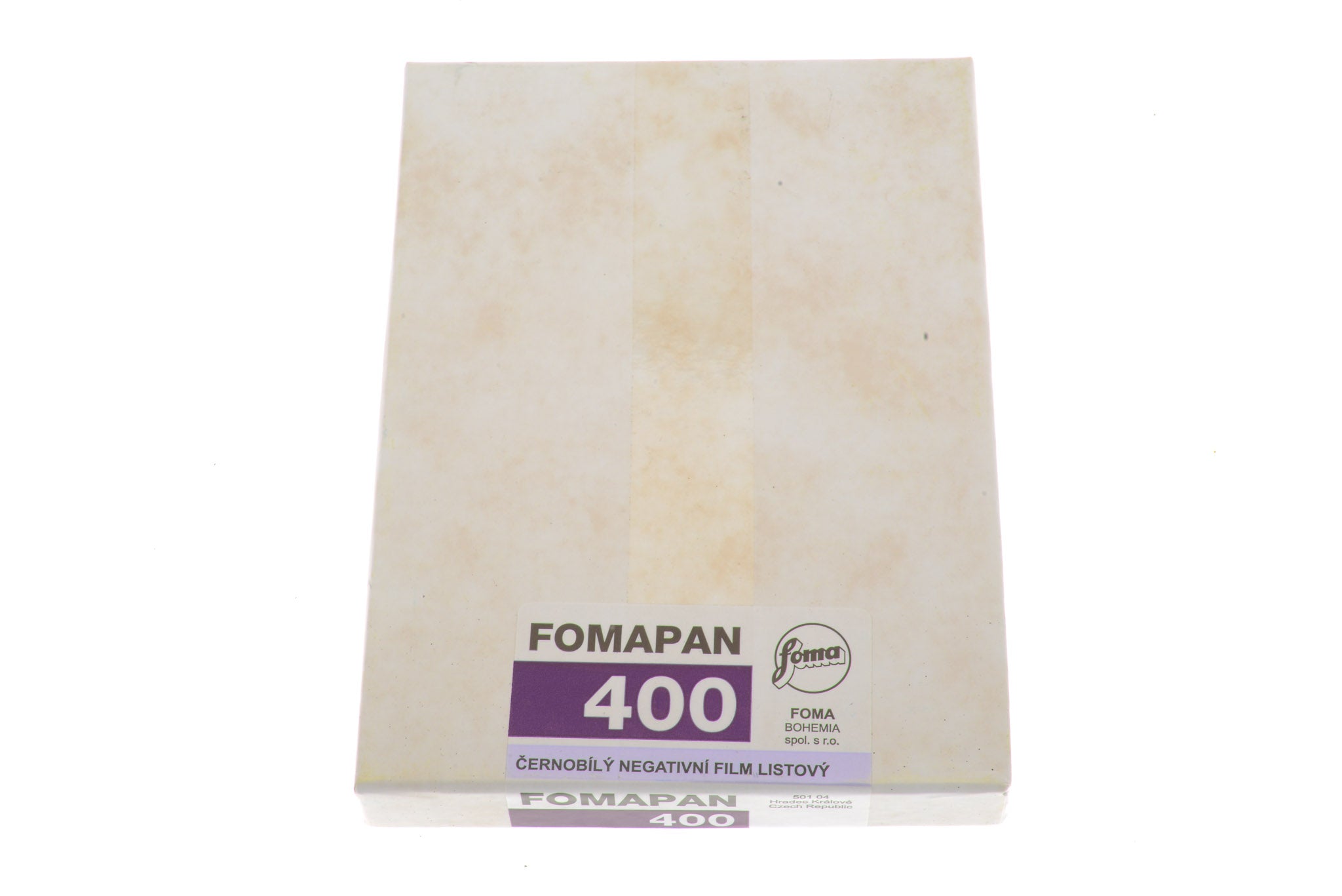 A Foma Fomapan 400 4x5" black and white sheet film package on a white background. 50 sheets in box.