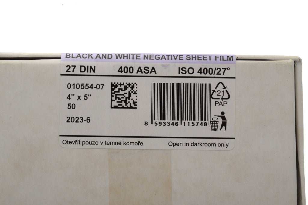 A Foma Fomapan 400 4x5" black and white sheet film package with info on a white background. 50 sheets in box.