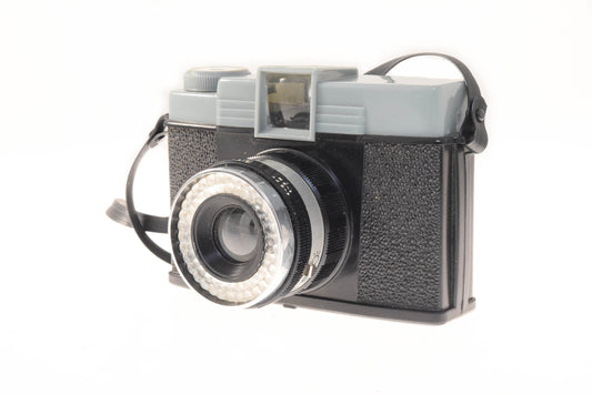 Revue (Diana F+) - Camera