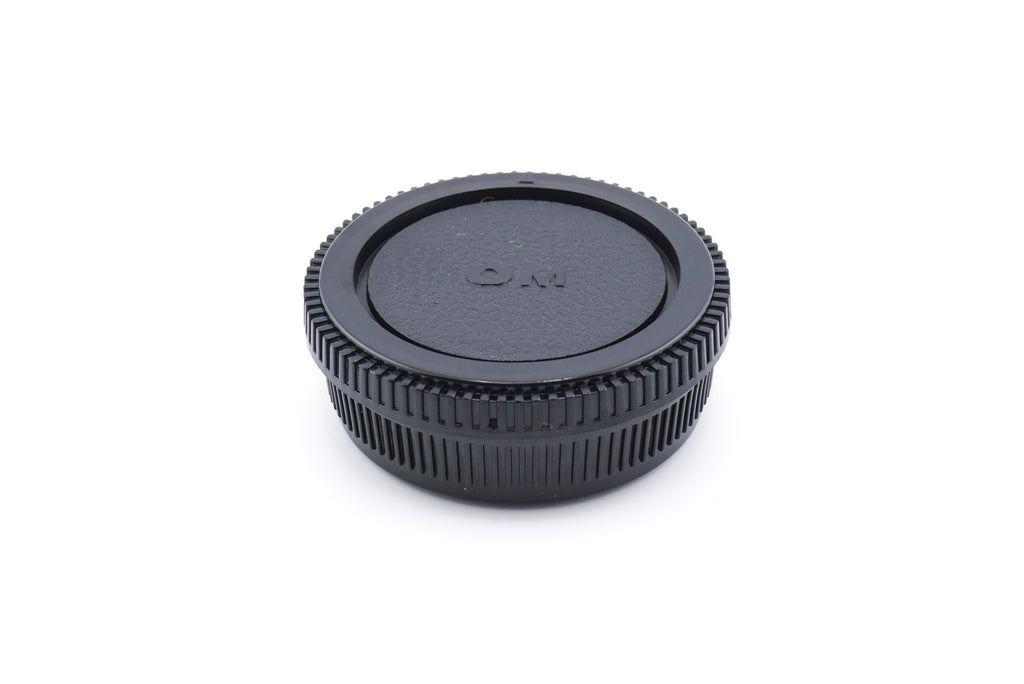 A durable black plastic cap set for protecting your camera body interiors and the back of your lens. Olympus OM mount.