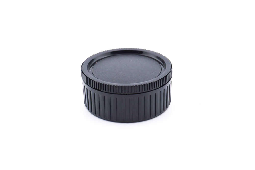 A durable black plastic cap set for protecting your camera body interiors and the back of your lens. Leica M mount.
